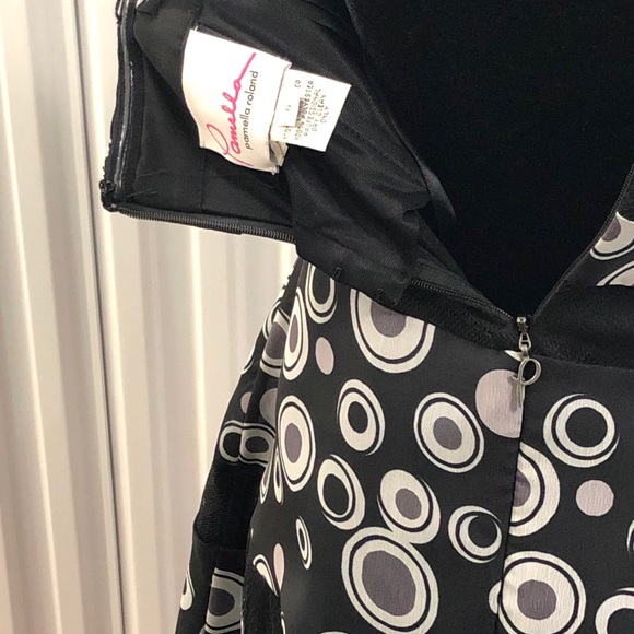 Pamella Roland Elegant Strapless Fit & Flare Silhouette. Preloved - Picture 6 of 10